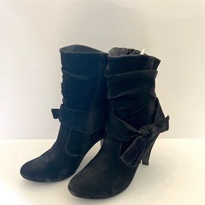 Women’s Venus Knotted Suede Slouchy Boots Size 9